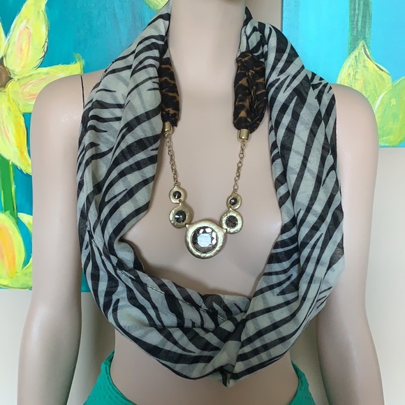 Women’s scarf - Picture 3 of 6